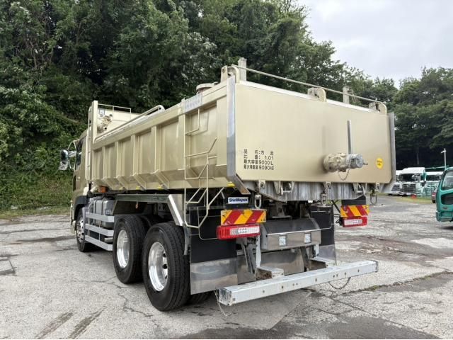 Nissan QUON 2022-06 7199684-1