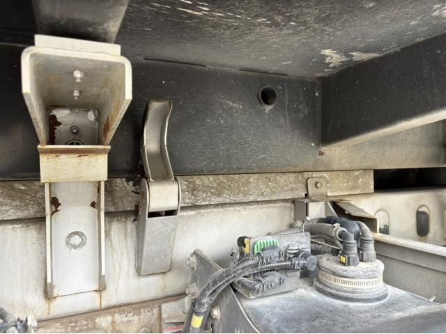 Nissan QUON 2022-06 7199684-25