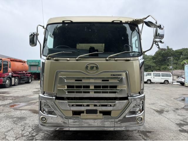 Nissan QUON 2022-06 7199684-4