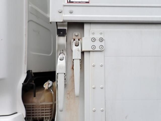 Nissan QUON 2020-09 7199687-13