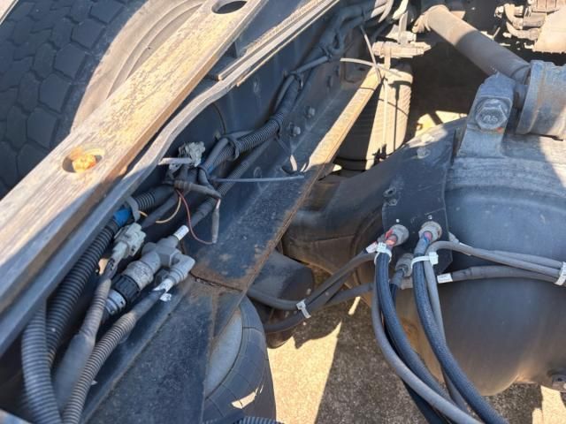 Nissan QUON 2017-08 7199712-10