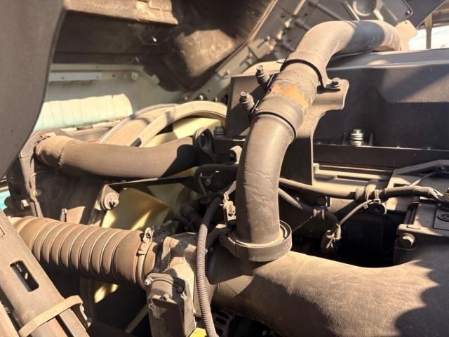 Nissan QUON 2017-08 7199712-15