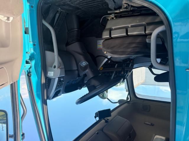 Nissan QUON 2017-08 7199712-16