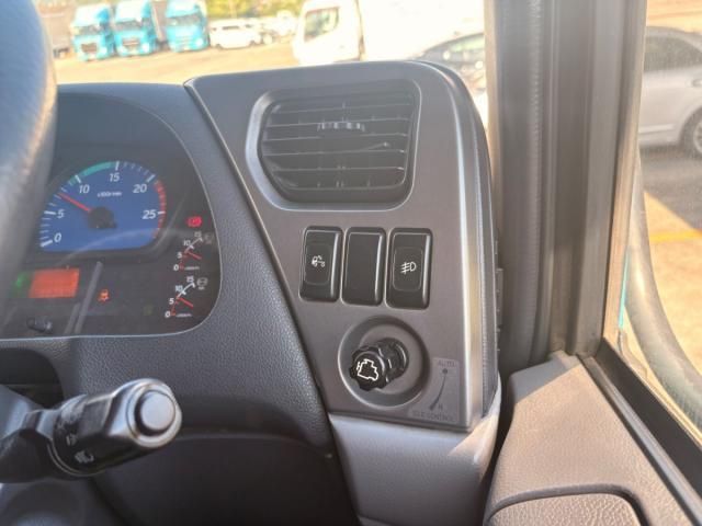 Nissan QUON 2017-08 7199712-20