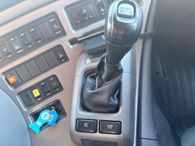 Nissan QUON 2017-08 7199712-22