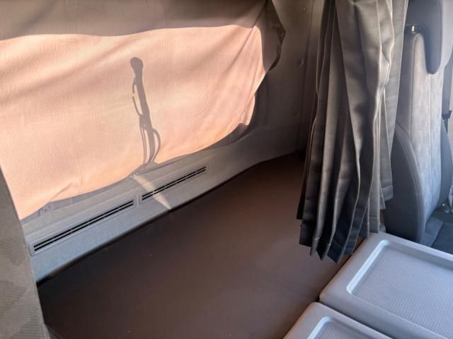 Nissan QUON 2017-08 7199712-23