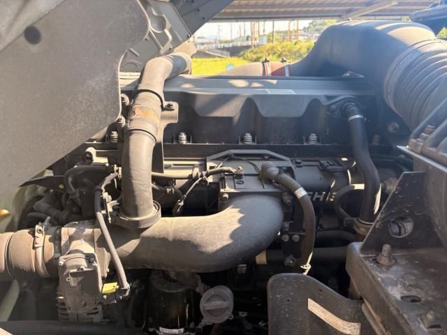 Nissan QUON 2017-08 7199712-25