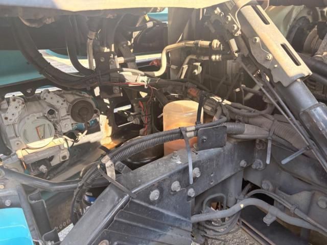 Nissan QUON 2017-08 7199712-29