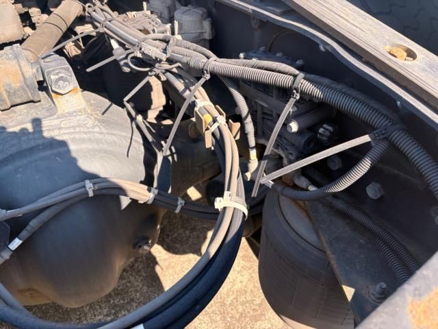 Nissan QUON 2017-08 7199712-3