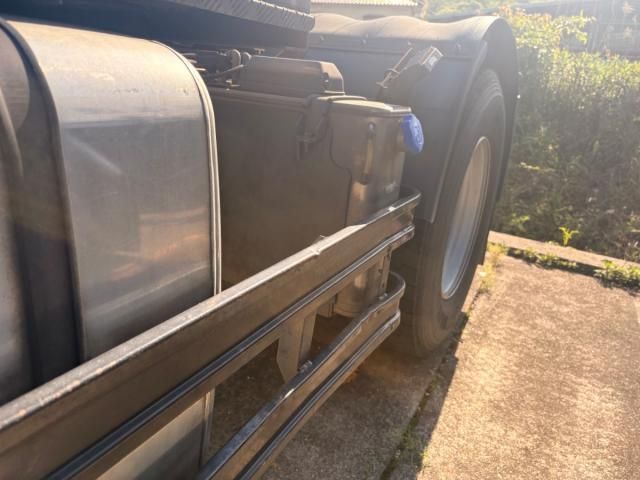 Nissan QUON 2017-08 7199712-4
