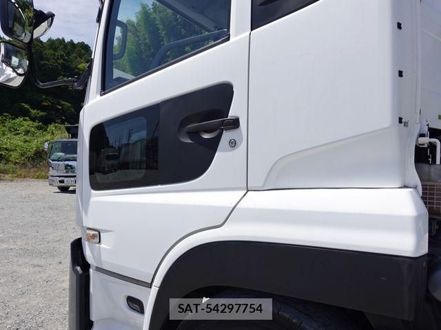 Nissan QUON 2022-10 7223962-11