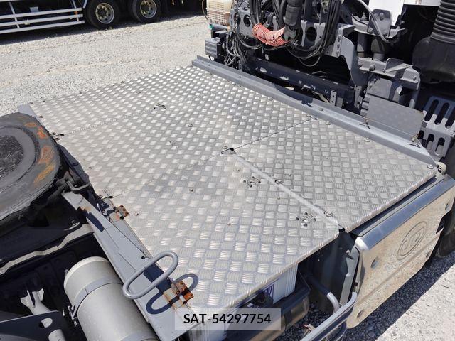Nissan QUON 2022-10 7223962-14