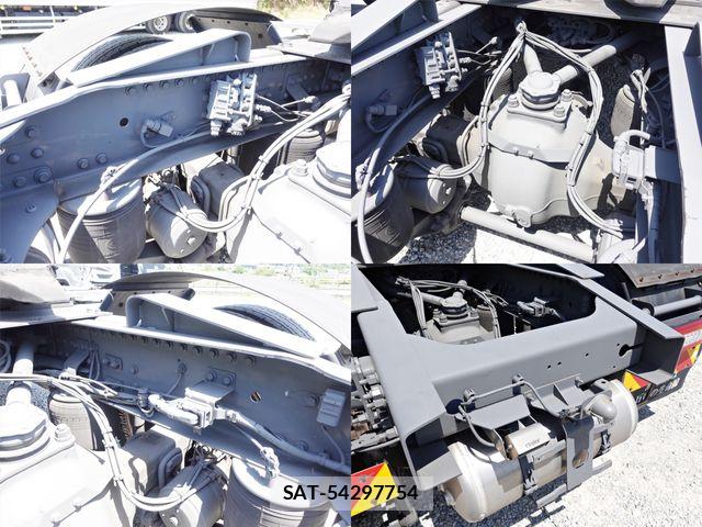 Nissan QUON 2022-10 7223962-18