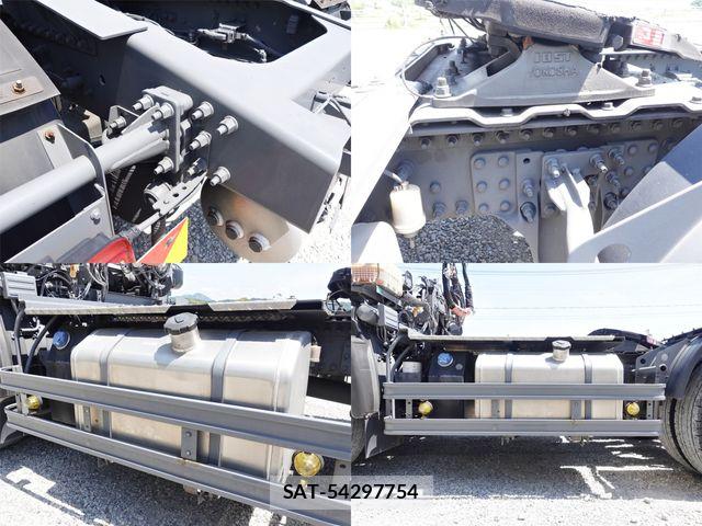 Nissan QUON 2022-10 7223962-19