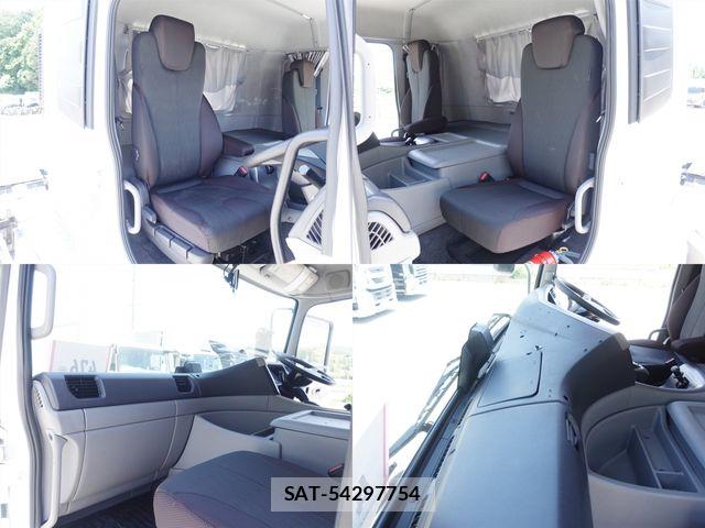 Nissan QUON 2022-10 7223962-23