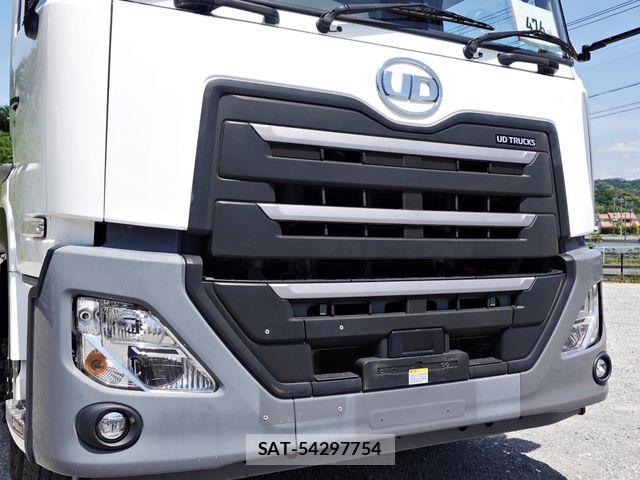 Nissan QUON 2022-10 7223962-3