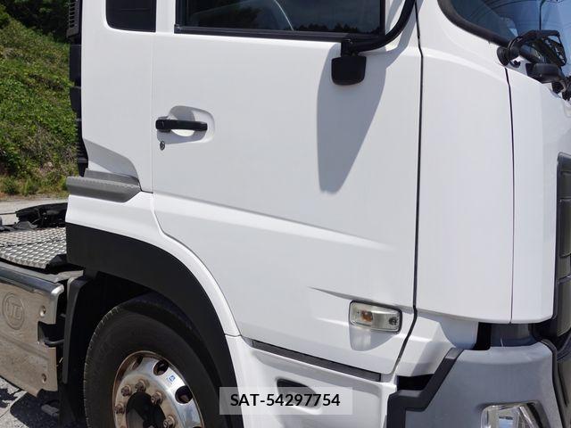 Nissan QUON 2022-10 7223962-4