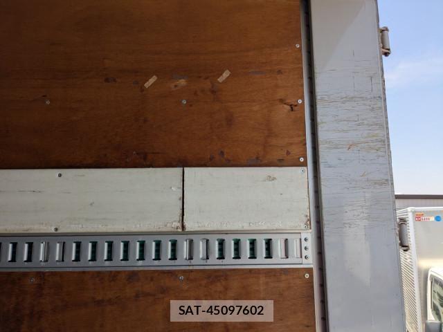 Nissan QUON 2020-03 7252015-21