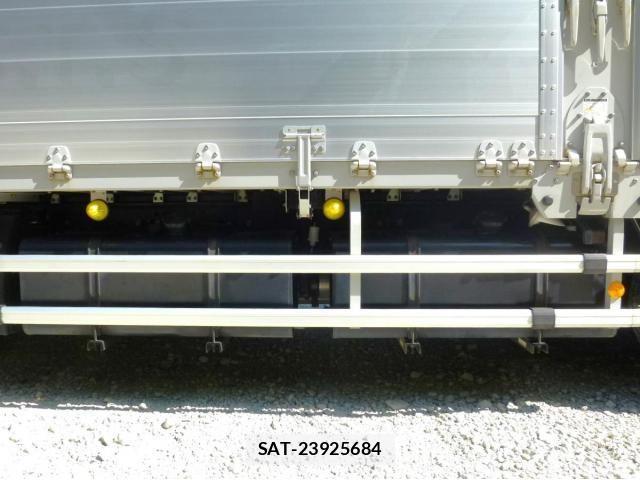 Nissan QUON 2020-11 7252011-26