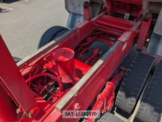 Nissan QUON 2013-06 7252022-27
