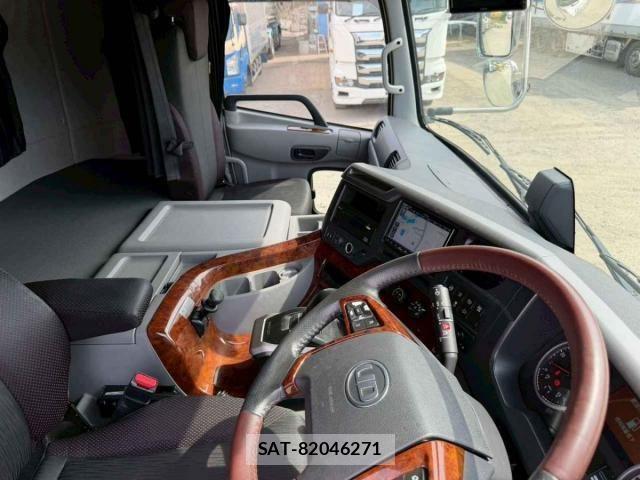 Nissan QUON 2022-03 7272764-25