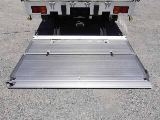 Nissan QUON 2015-09 7269160-12