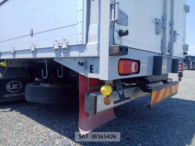 Nissan QUON 2019-03 7272763-14