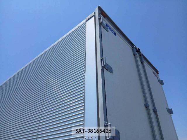Nissan QUON 2019-03 7272763-15