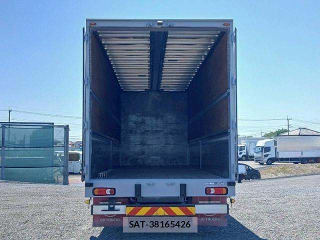 Nissan QUON 2019-03 7272763-23