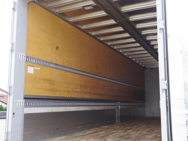 Nissan QUON 2023-02 7306694-14
