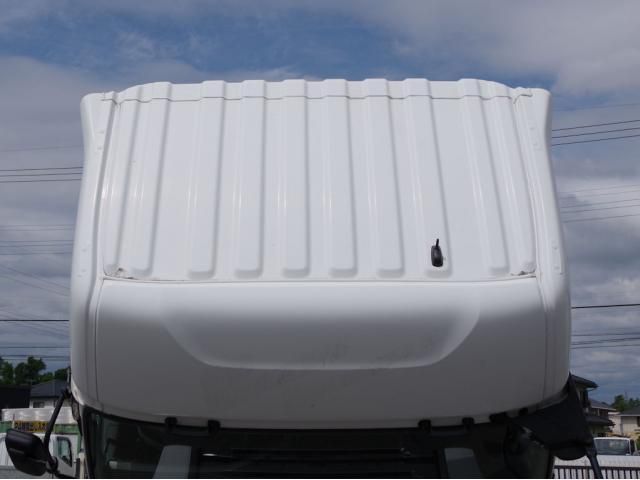 Nissan QUON 2023-02 7306694-17
