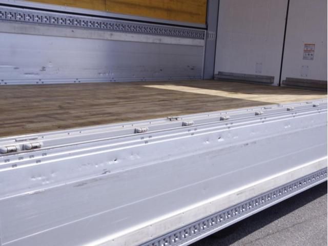 Nissan QUON 2023-02 7306694-22