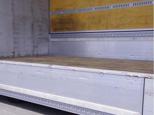 Nissan QUON 2023-02 7306694-23