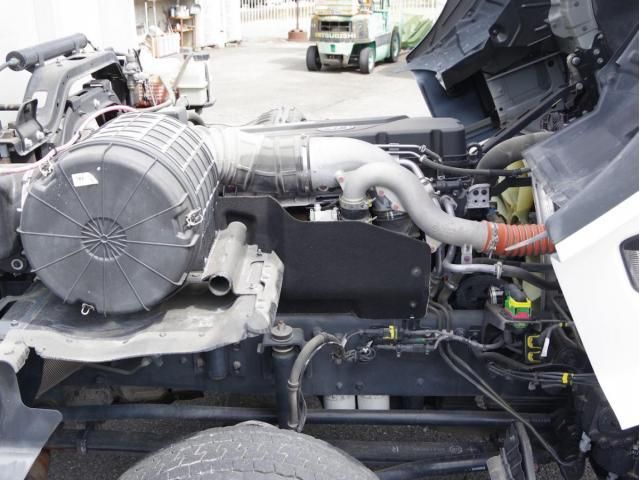 Nissan QUON 2023-02 7306694-25