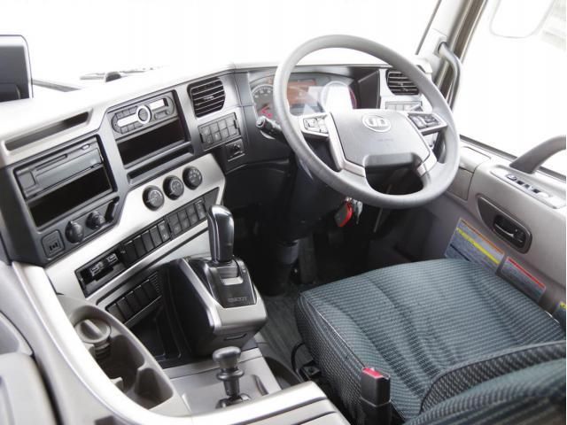 Nissan QUON 2023-02 7306694-28