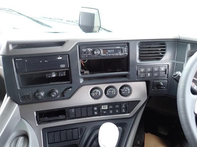 Nissan QUON 2021-03 7306696-16