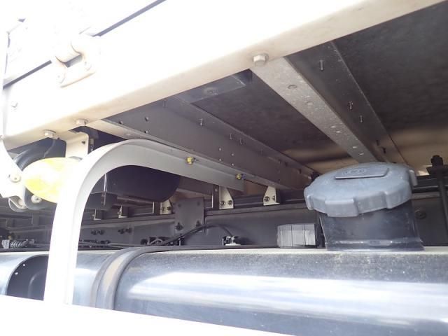 Nissan QUON 2021-03 7306696-19