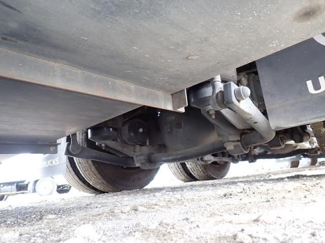 Nissan QUON 2021-03 7306696-21