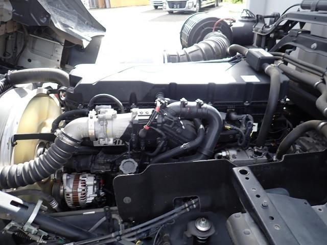 Nissan QUON 2021-03 7306696-24