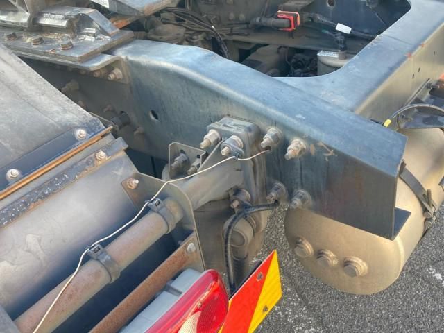 Nissan QUON 2020-07 7306693-9