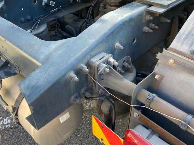 Nissan QUON 2020-07 7306693-10