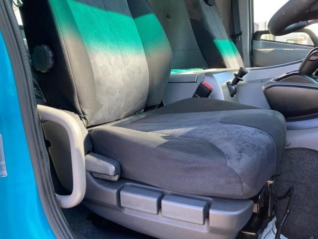Nissan QUON 2020-07 7306693-14