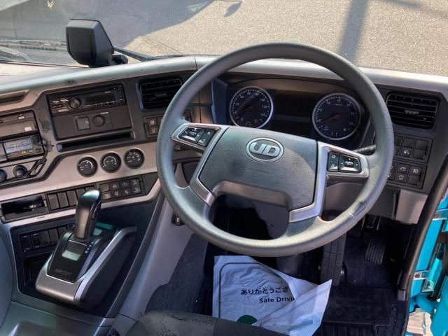 Nissan QUON 2020-07 7306693-16