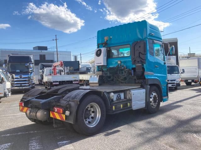 Nissan QUON 2020-07 7306693-2
