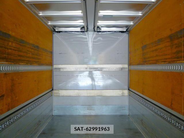 Nissan QUON 2020-11 7359441-11