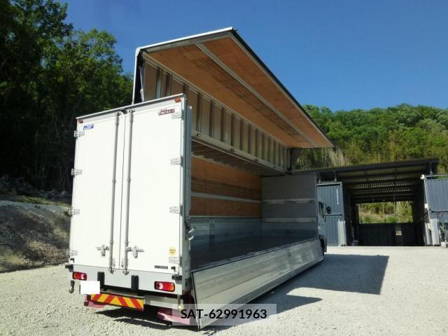 Nissan QUON 2020-11 7359441-17
