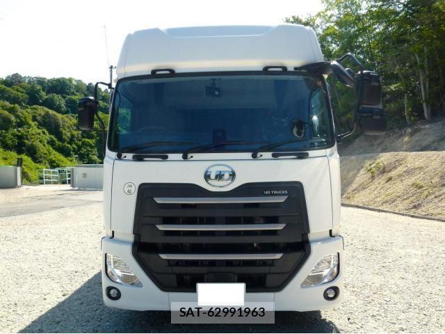 Nissan QUON 2020-11 7359441-1