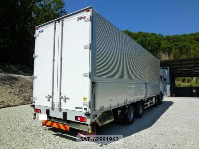 Nissan QUON 2020-11 7359441-3