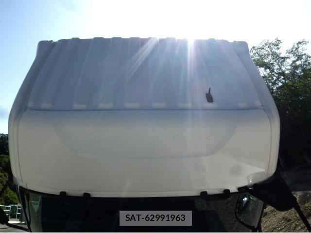 Nissan QUON 2020-11 7359441-6