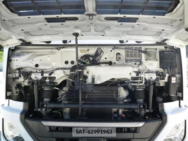 Nissan QUON 2020-11 7359441-7
